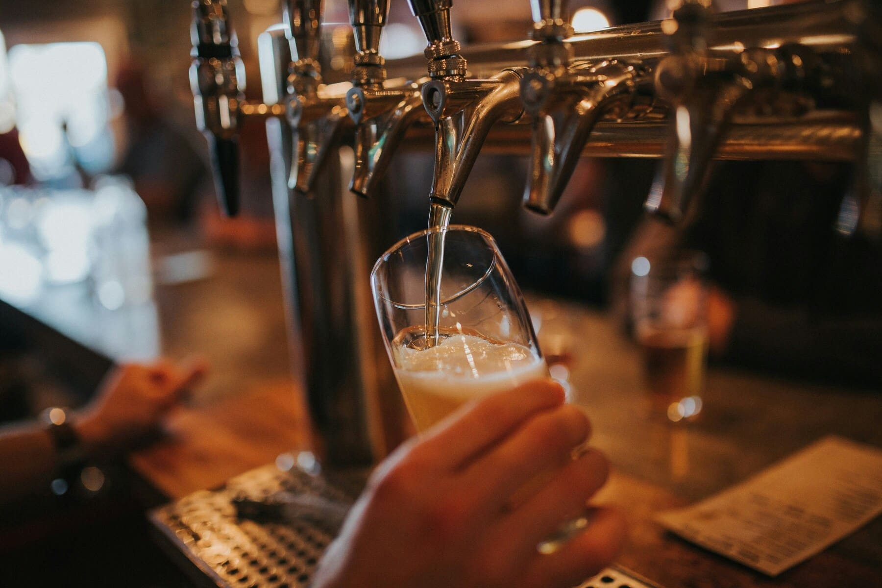 come servire la birra correttamente 3.jpg